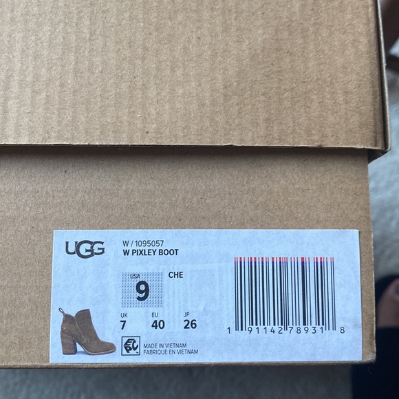 UGG Pixie boot size 9 color chestnut - Picture 5 of 5